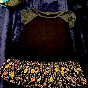 Beautiful top with flowers,new but no tag , never worn